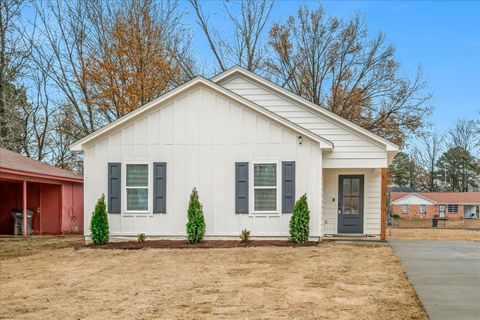 Photo of 5186 BROKEN OAK DR, Memphis, TN 38119 (MLS # 10211707)