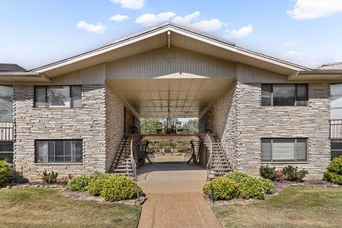 Photo of 4400 POPLAR AVE 18 #18, Memphis, TN 38117 (MLS # 10233005)