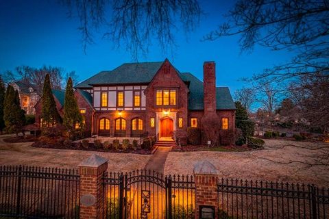 Photo of 1840 OVERTON PARK AVE, Memphis, TN 38112 (MLS # 10215432)