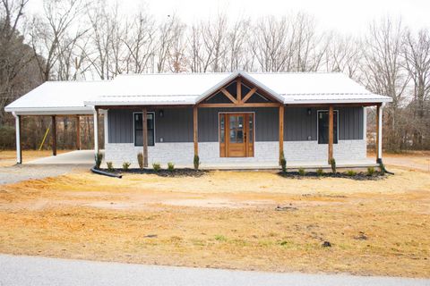 Photo of 265 OAKGROVE RD, Selmer, TN 38375 (MLS # 10210839)