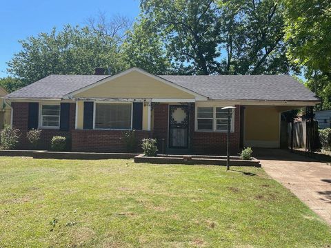 Photo of 1511 ELKWOOD ST, Memphis, TN 38111 (MLS # 10221342)