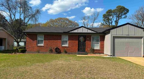 Photo of 370 LILLIAN DR, Memphis, TN 38109 (MLS # 10218488)