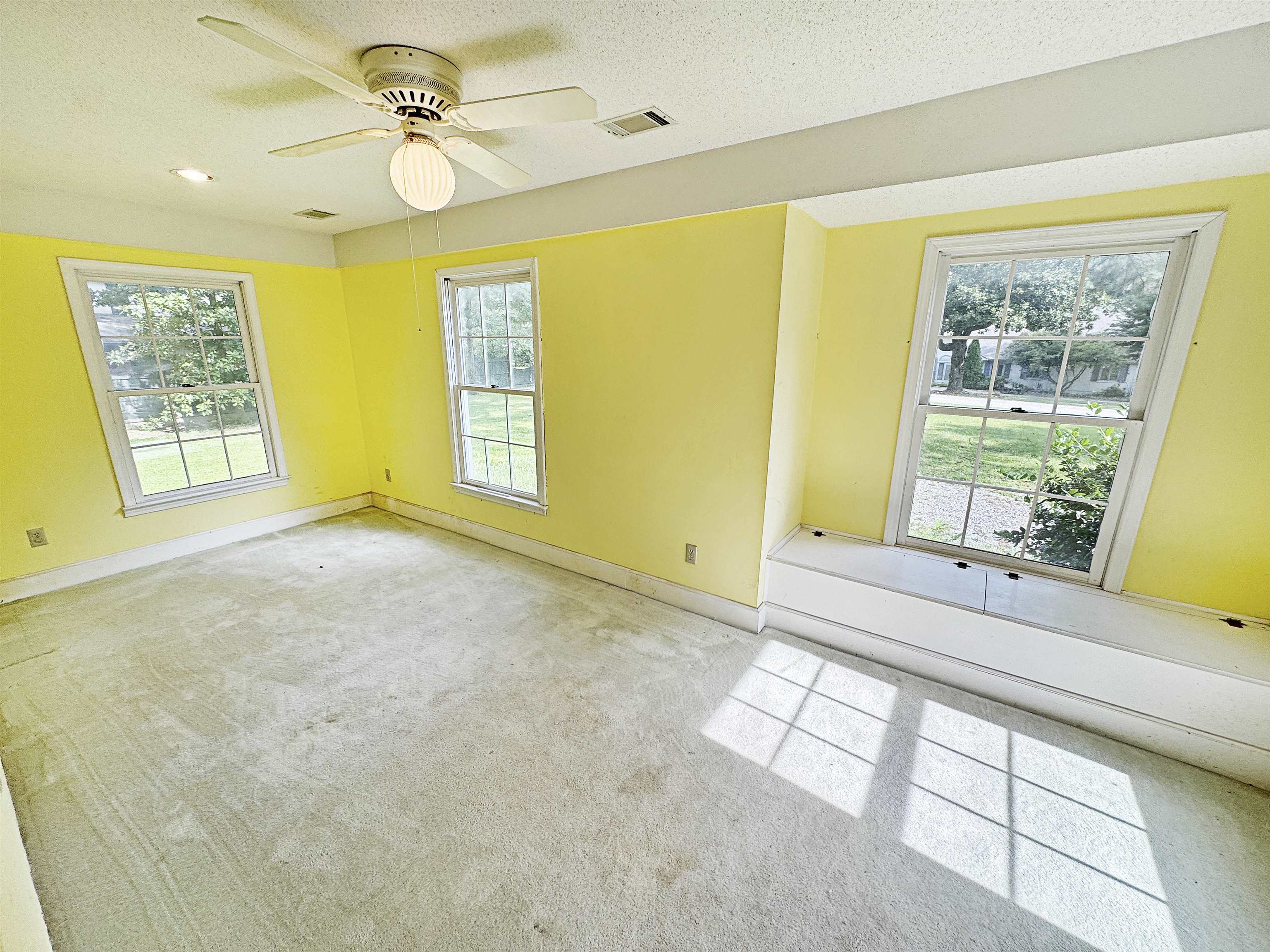 Memphis, Tennessee 38120, United States, 4 Bedrooms Bedrooms, ,3 BathroomsBathrooms,Residential,Pending,155600