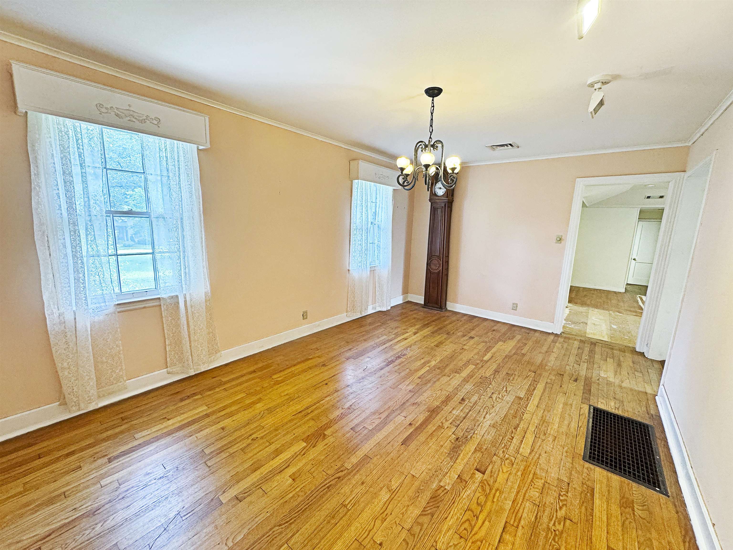 Memphis, Tennessee 38120, United States, 4 Bedrooms Bedrooms, ,3 BathroomsBathrooms,Residential,Pending,155600