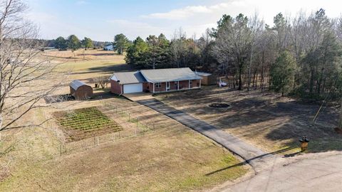 Photo of 120 WELCOME USSERY DR, Saulsbury, TN 38067 (MLS # 10211655)