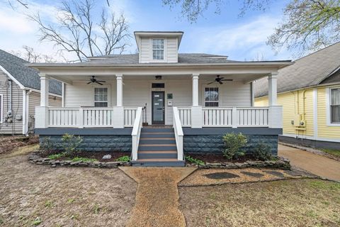 Photo of 2113 VINTON AVE, Memphis, TN 38104 (MLS # 10216507)