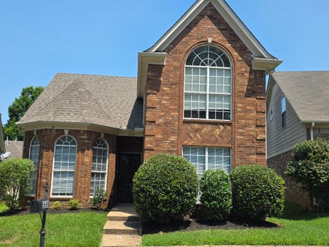 Photo of 5698 SYCAMORE WOODS DR, Memphis, TN 38134 (MLS # 10229127)