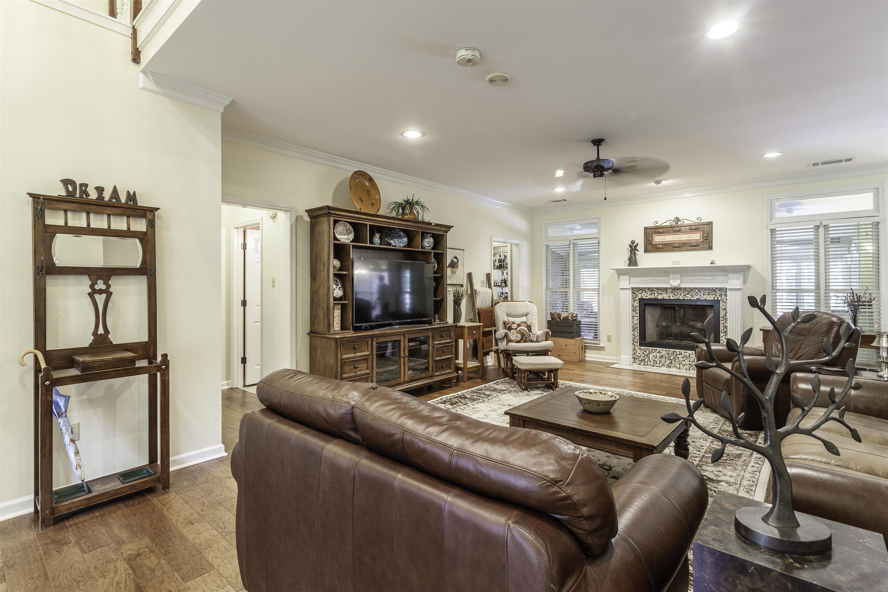 Photo 6 of 31 of 4022 DAVIES MANOR DR house