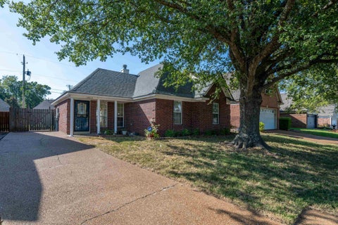 Photo of 3833 WALDEN MEADOW DR, Memphis, TN 38135 (MLS # 10230690)