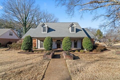 Photo of 3017 LAURINBURG CIR, Germantown, TN 38138 (MLS # 10213969)