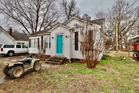 Photo of 417 LAKE ST, Ridgely, TN 38080 (MLS # 10214422)