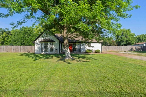 Photo of 129 QUAIL HOLLOW DR, Atoka, TN 38004 (MLS # 10224274)