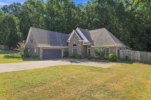 Photo of 50 BROOKHAVEN LN, Oakland, TN 38060 (MLS # 10229638)