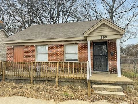 Photo of 1898 E MCLEMORE AVE, Memphis, TN 38114 (MLS # 10211639)