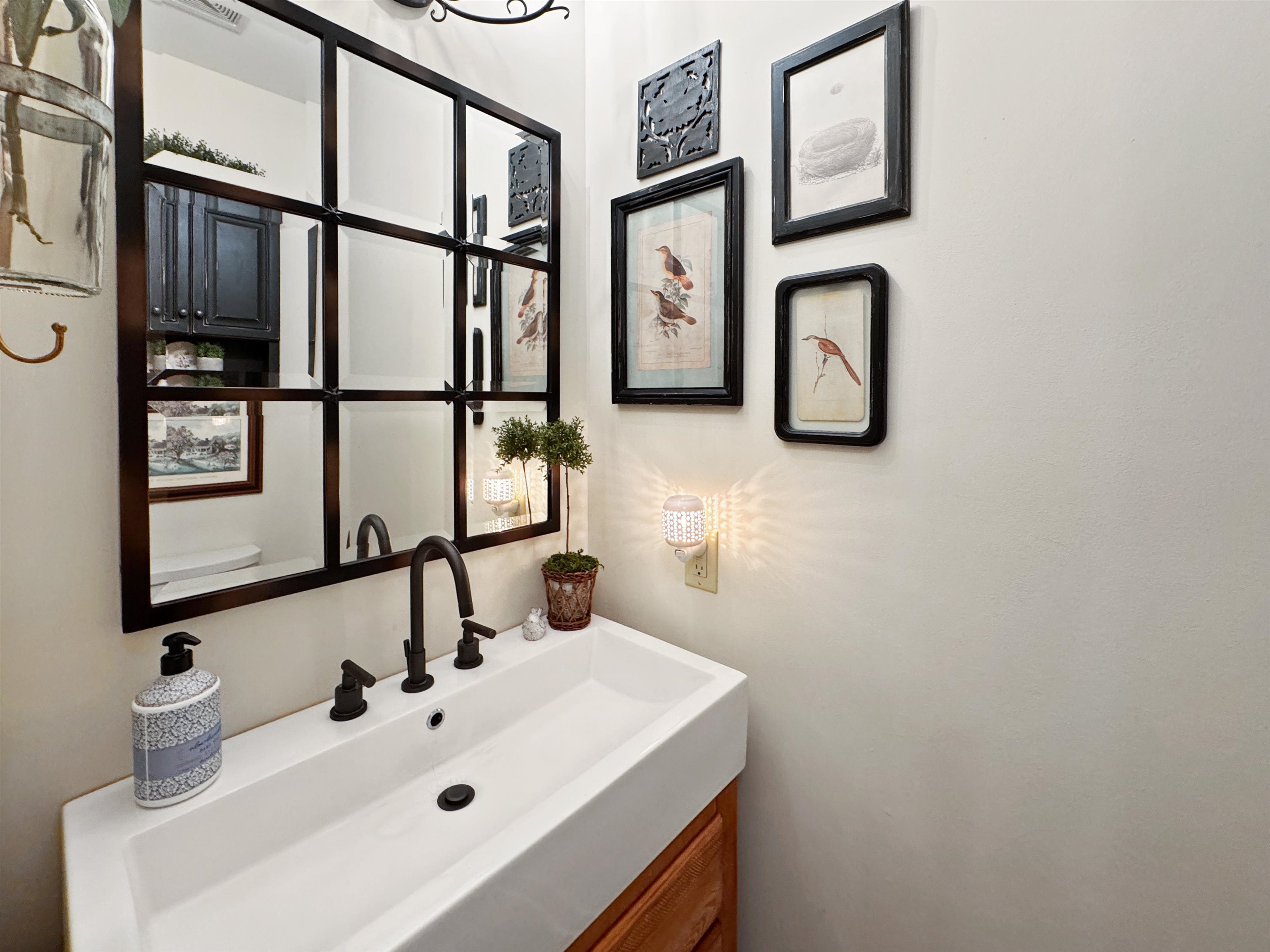 Collierville, Tennessee 38017, United States, 4 Bedrooms Bedrooms, ,4 BathroomsBathrooms,Residential,Pending,117421