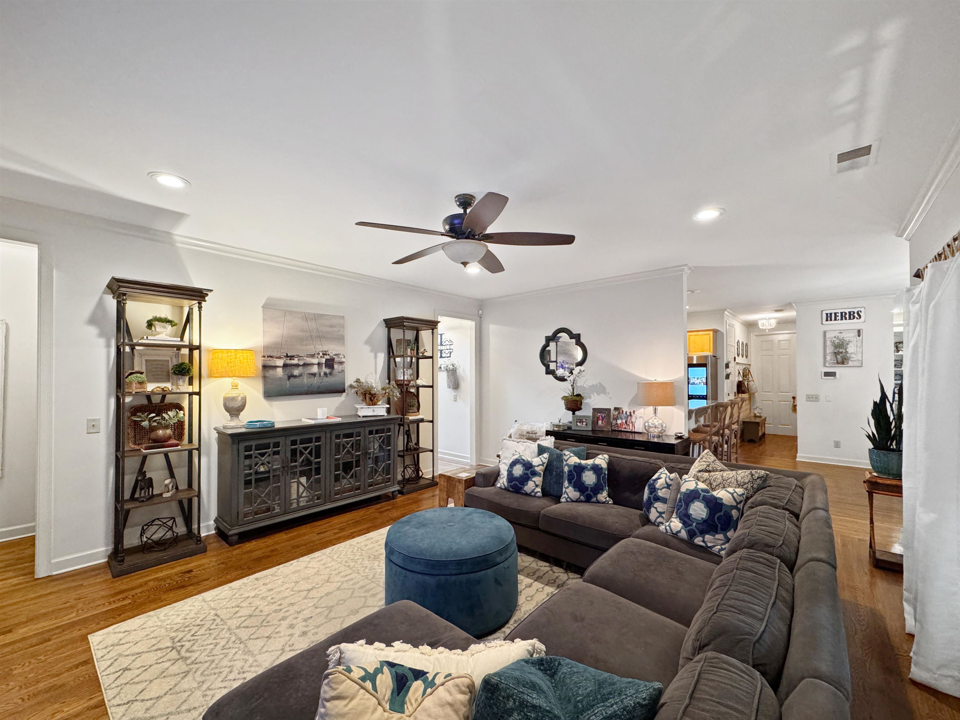 Collierville, Tennessee 38017, United States, 4 Bedrooms Bedrooms, ,4 BathroomsBathrooms,Residential,Pending,117421