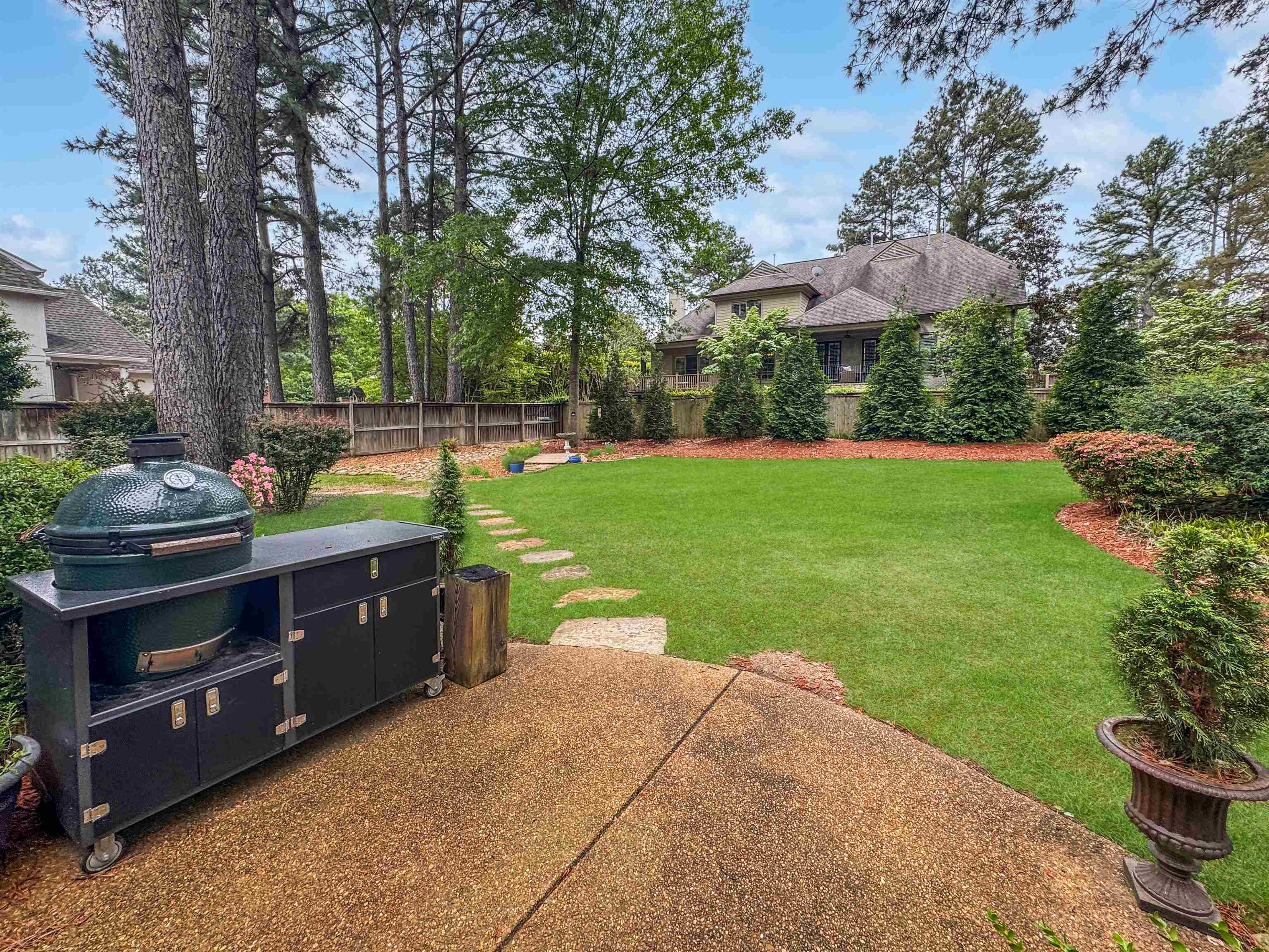 Collierville, Tennessee 38017, United States, 4 Bedrooms Bedrooms, ,4 BathroomsBathrooms,Residential,Pending,117421