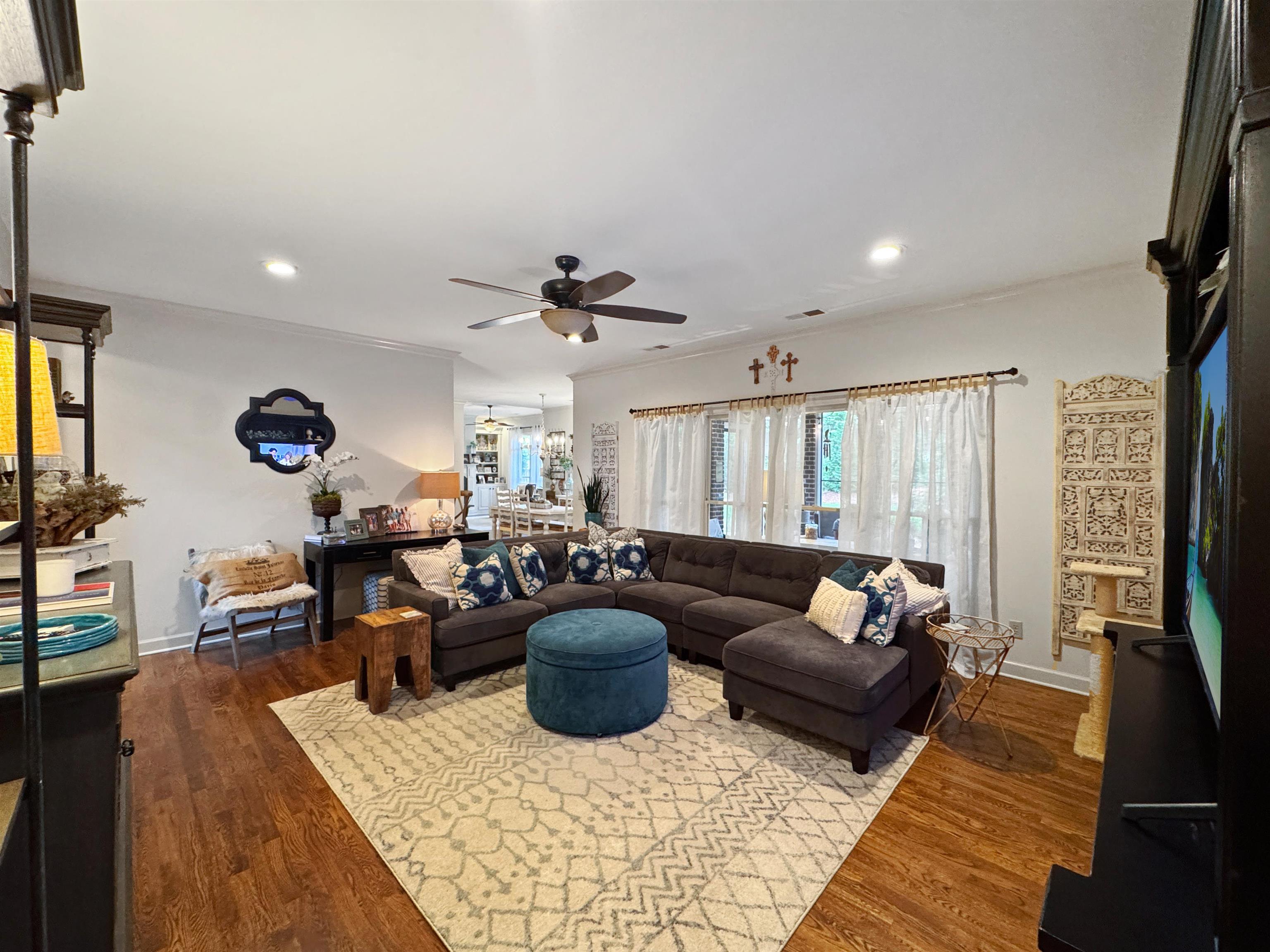 Collierville, Tennessee 38017, United States, 4 Bedrooms Bedrooms, ,4 BathroomsBathrooms,Residential,Pending,117421