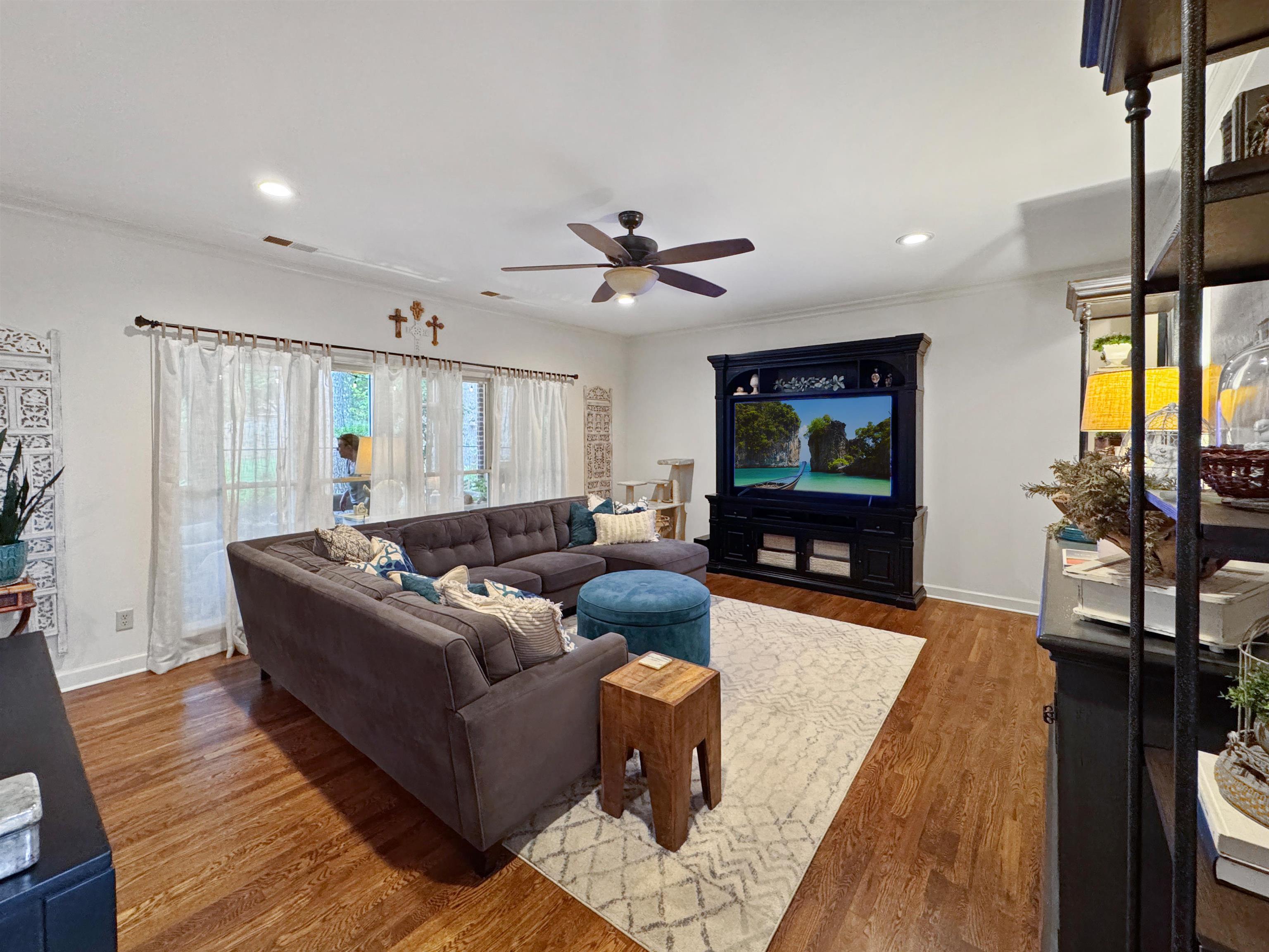 Collierville, Tennessee 38017, United States, 4 Bedrooms Bedrooms, ,4 BathroomsBathrooms,Residential,Pending,117421