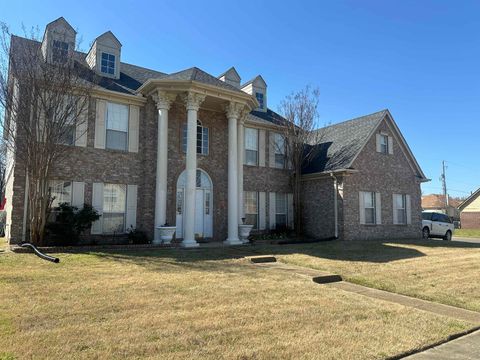 Photo of 5167 GRAND PINES DR, Unincorporated, TN 38125 (MLS # 10217467)