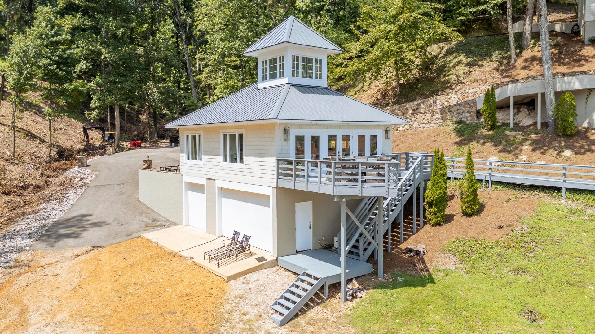 199 LAKESHORE LN