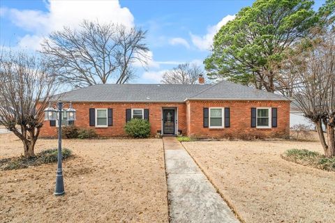 Photo of 1107 IVY RD, Memphis, TN 38117 (MLS # 10211722)