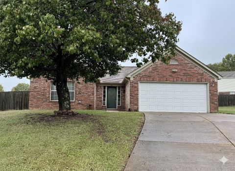 Photo of 45 PINE RIDGE CV, Oakland, TN 38060 (MLS # 10208992)