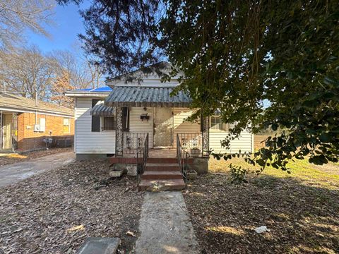 Photo of 1484 N TREZEVANT ST, Memphis, TN 38108 (MLS # 10214920)