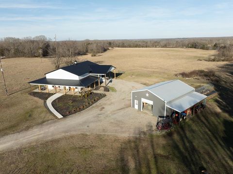 Photo of 150 KAY LN, Somerville, TN 38068 (MLS # 10214571)