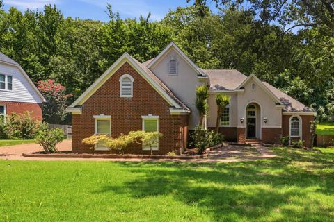 Photo of 1850 WOOD OAK DR, Memphis, TN 38016 (MLS # 10225835)