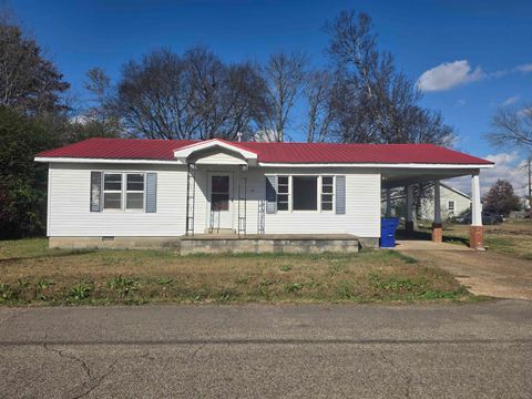 Photo of 95 SUGARMAPLE AVE E, Savannah, TN 38372 (MLS # 10210481)