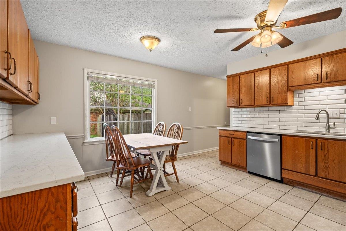 Germantown, Tennessee 38138, United States, 4 Bedrooms Bedrooms, ,3 BathroomsBathrooms,Residential,Pending,110888