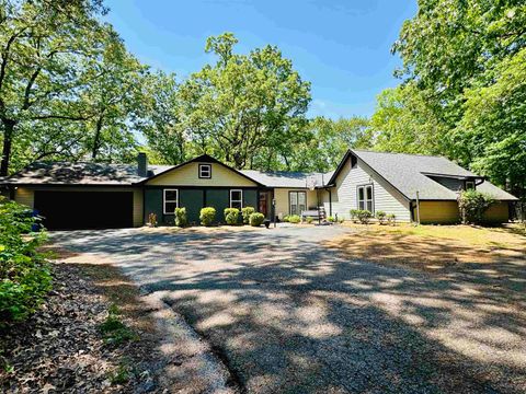 Photo of 395 COUNTRY CLUB LN, Selmer, TN 38375 (MLS # 10203854)