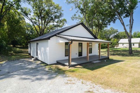 Photo of 135 W THIRD ST, Henderson, TN 38340 (MLS # 10205215)