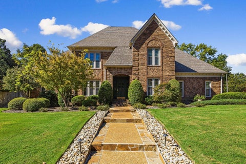 Photo of 2915 BELGRAVE DR, Germantown, TN 38138 (MLS # 10233011)