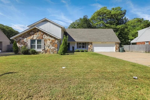 Photo of 2413 RIDGEWAY RD, Memphis, TN 38119 (MLS # 10232261)