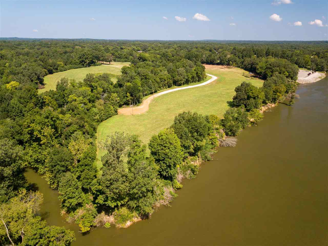 Photo 1 of 24 — 14 DAVY'S COVE LN, Saltillo, TN 38370