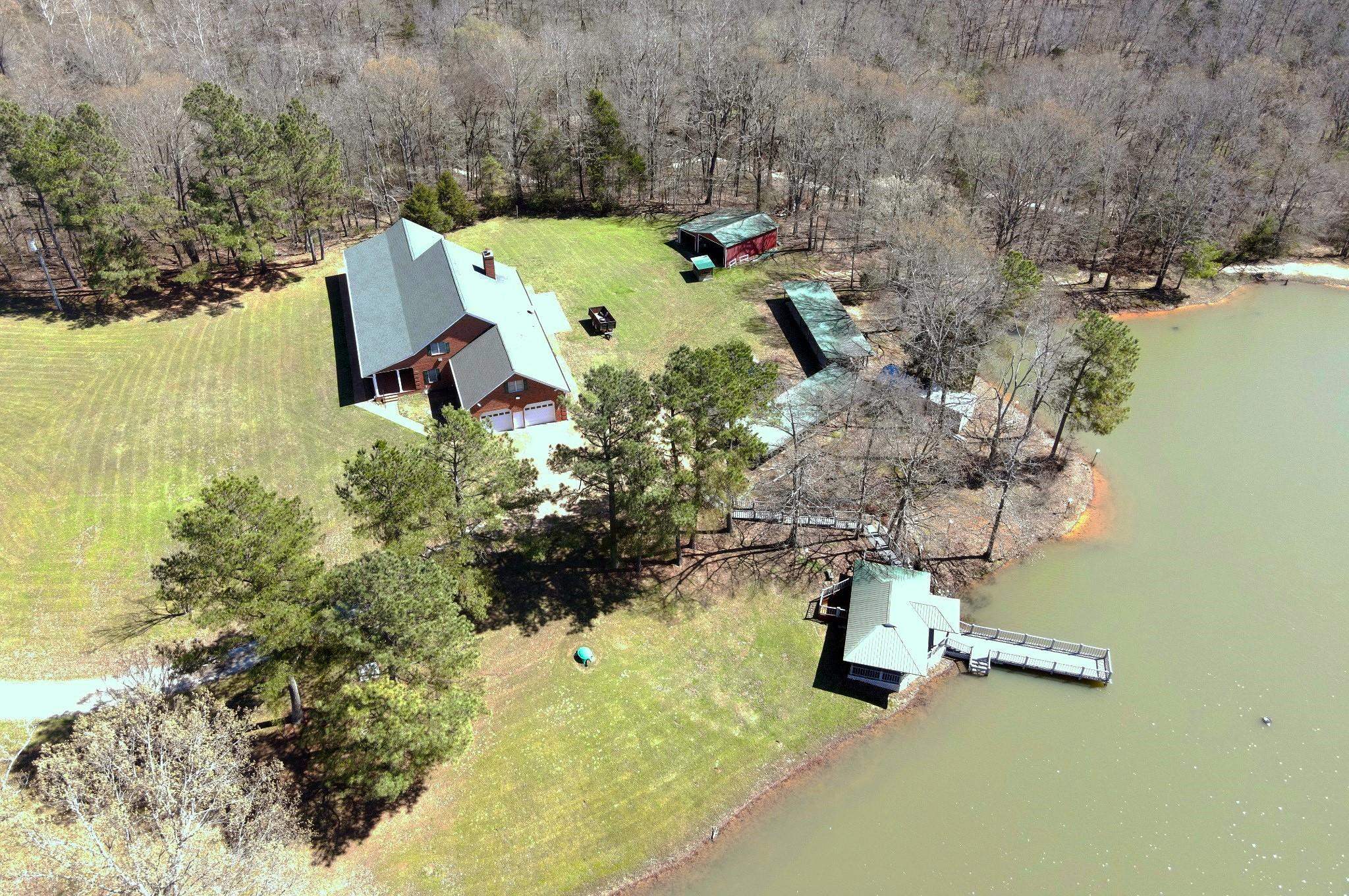 695 MIDDLEBURG RD