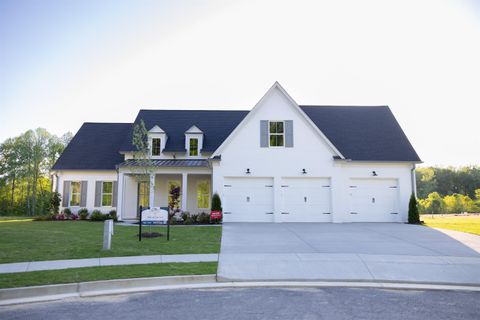 Single Family Residence in Arlington TN 5011 JON OAK CV.jpg