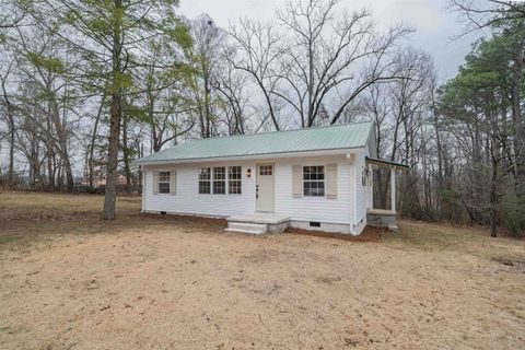 Photo of 231 ADAMS ST, Selmer, TN 38375 (MLS # 10212638)