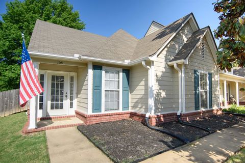 Photo of 105 CENTER SPRINGS DR, Collierville, TN 38017 (MLS # 10219579)
