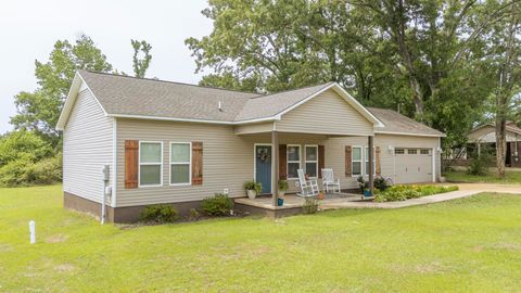 Photo of 525 PATTERSON RD, Savannah, TN 38372 (MLS # 10220585)