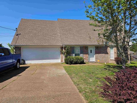 Photo of 109 SEBASTIAN DR, Jackson, TN 38305 (MLS # 10219413)