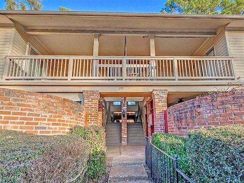 Photo of 1220 CHAMBERLAIN DR 4 #4, Memphis, TN 38119 (MLS # 10211691)