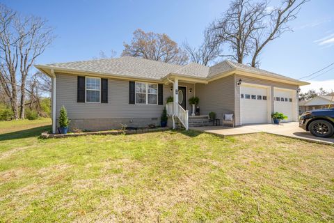 Photo of 50 PERRY PL, Savannah, TN 38372 (MLS # 10217420)