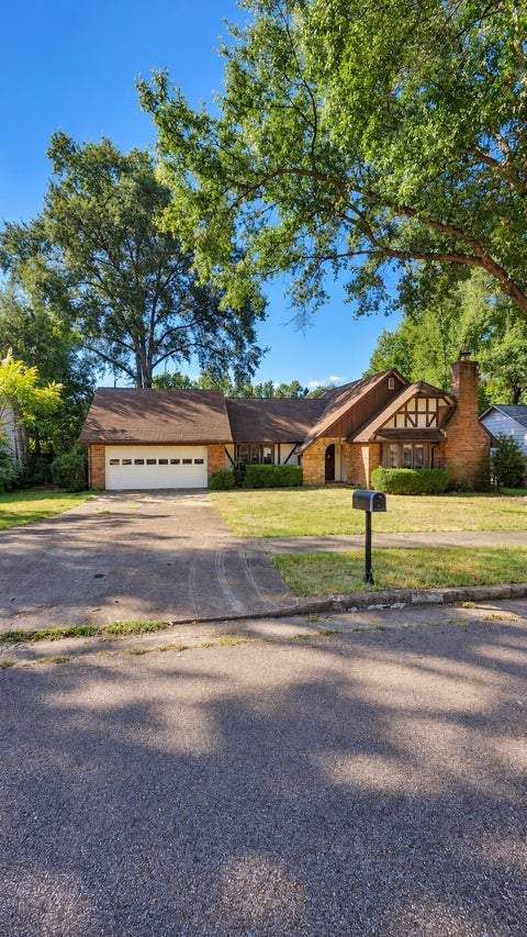 Photo of 5905 HICKORY GROVE LN, Bartlett, TN 38134 (MLS # 10232108)