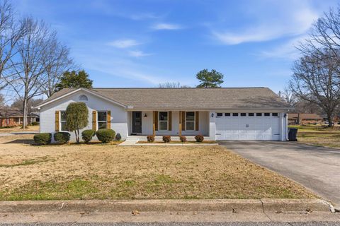 Photo of 222 BARRETT ST, Bolivar, TN 38008 (MLS # 10214791)