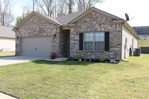 Photo of 408 COLONIAL HEIGHTS DR, Munford, TN 38058 (MLS # 10217714)