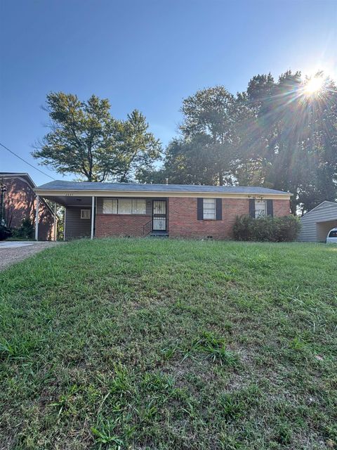 Photo of 2807 ALPENA RD, Memphis, TN 38127 (MLS # 10208839)