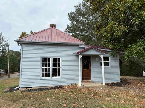 Photo of 106 ADAMS ST, Bethel Springs, TN 38315 (MLS # 10207138)